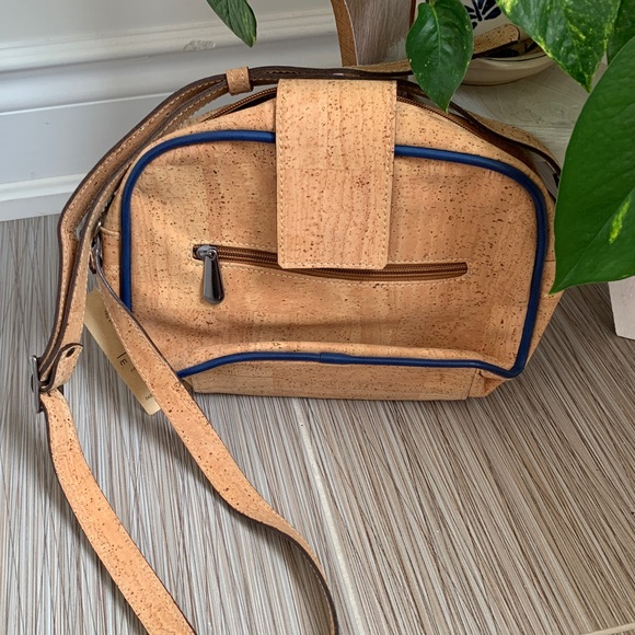 Montado Cork Bag - Picture 2 of 3